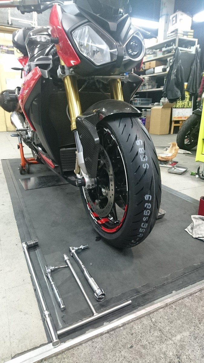 Bmw S1000r ブリヂストン バトラックス ｓ２２タイヤ交換 バイク用品店ナップス 港北店ブログ