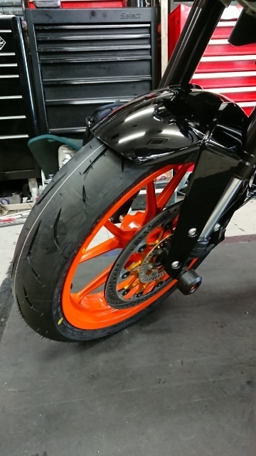 Ktm 390duke ブリヂストン Rs10 前後タイヤ交換 バイク用品店ナップス 港北店ブログ